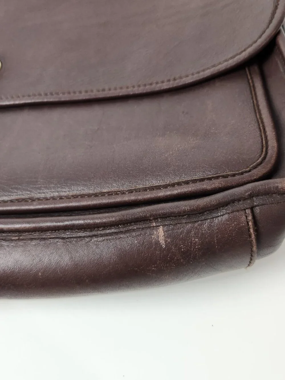 Hunt Club Messenger Bag Vintage Brown Leather Brass Turn Lock Removable Strap